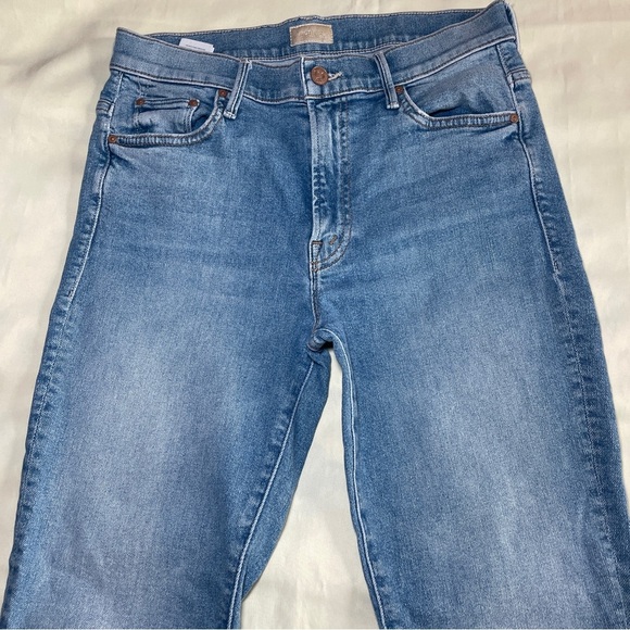 MOTHER- Insider Crop Step Fray Ankle Jeans in Light Wash Shoot to Thrill Size 29 - Picture 4 of 11